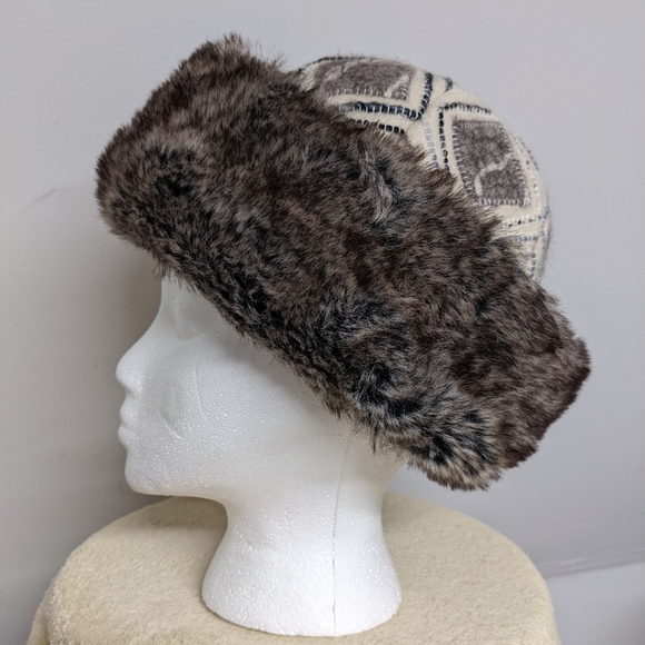 Wooly Noggin Accessories - NWOT Handmade Wooly Noggin Felt and Faux Fur Hat
